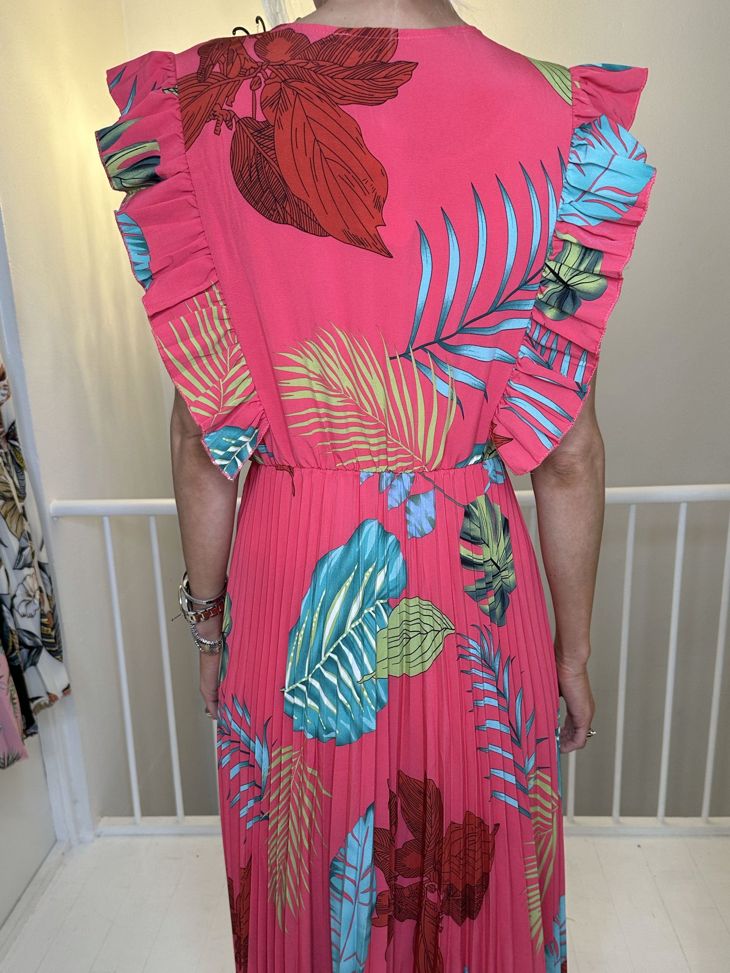 Lullu Leaf - Lang kjole med flæser og plisseret skørt